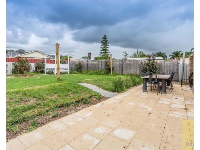 6 Kari Court, Camillo WA 6111