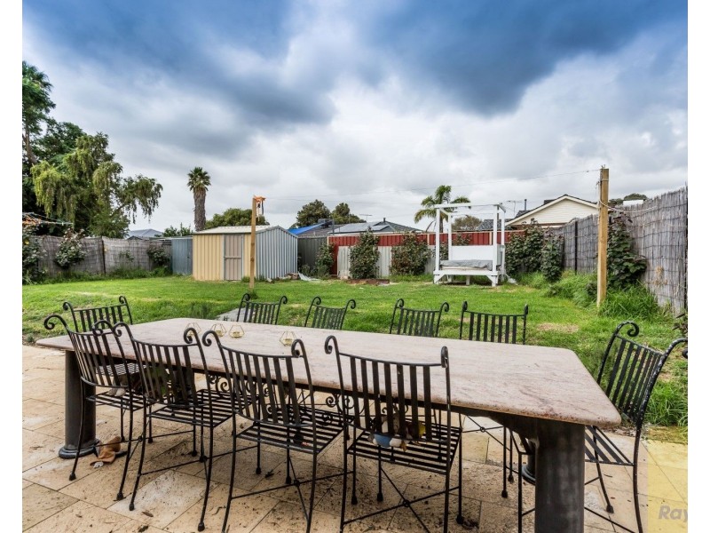 6 Kari Court, Camillo WA 6111