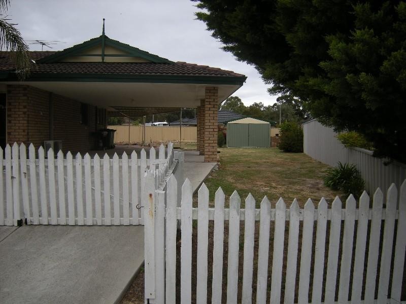 9 Grafham Road, Brookdale WA 6112