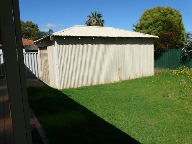 7 Emperor Close, Seville Grove WA 6112