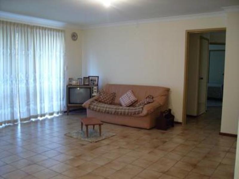 4 Fortunella Grove, Seville Grove WA 6112