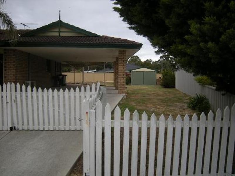 9 Grafham Road, Brookdale WA 6112