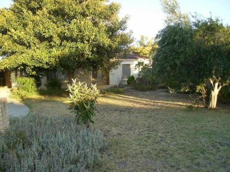 4 Fortunella Grove, Seville Grove WA 6112