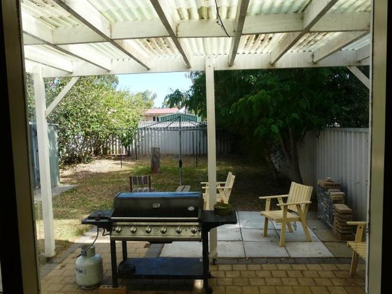 6 Pine Tree Close, Armadale WA 6112