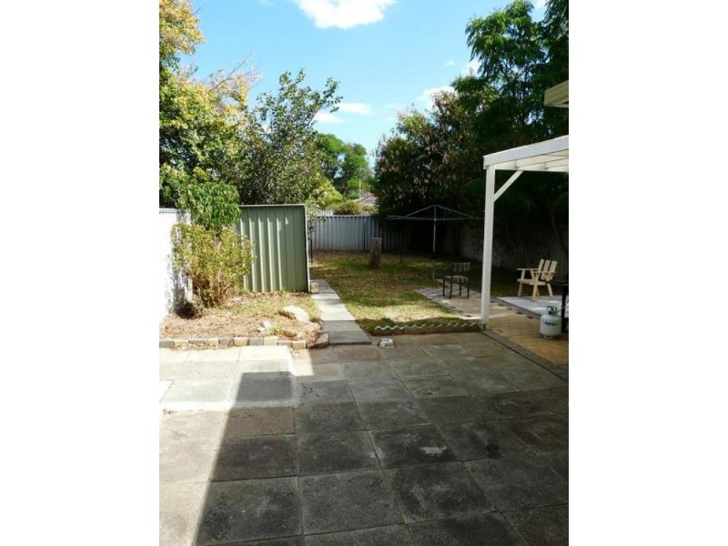6 Pine Tree Close, Armadale WA 6112