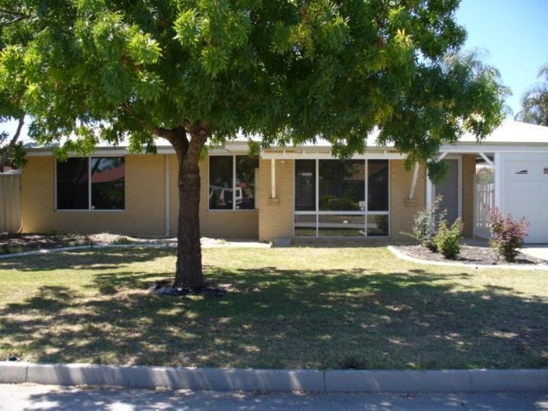 24 Chisholm Circle, Seville Grove WA 6112