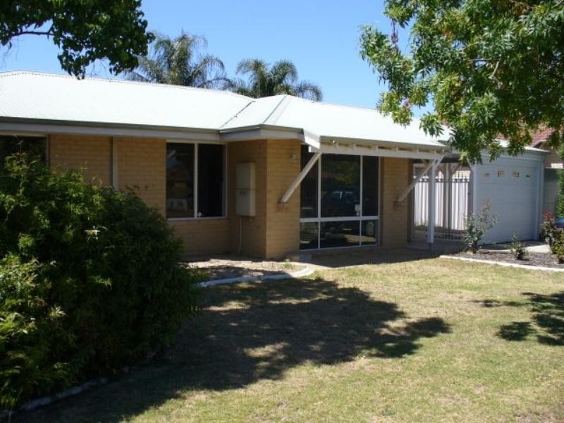 24 Chisholm Circle, Seville Grove WA 6112