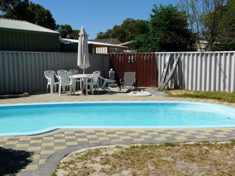 12 Hollybush Way, Kelmscott WA 6111