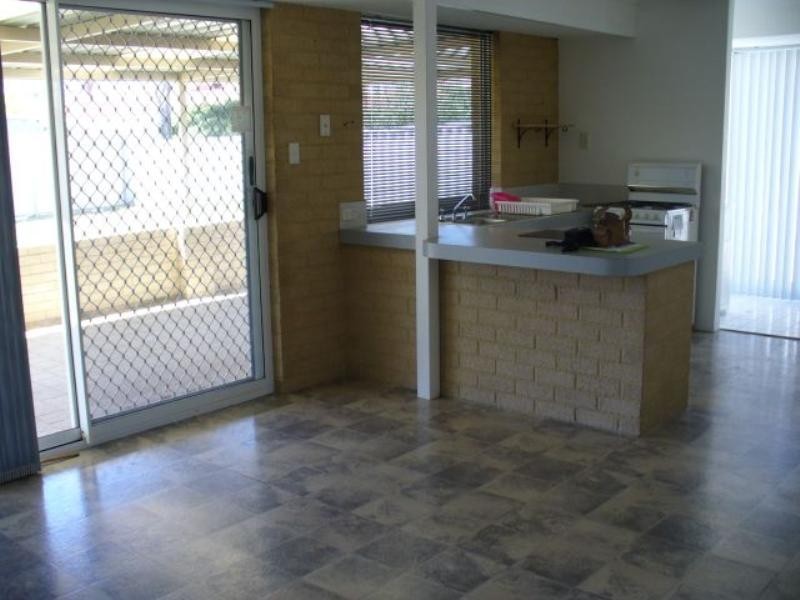 24 Chisholm Circle, Seville Grove WA 6112