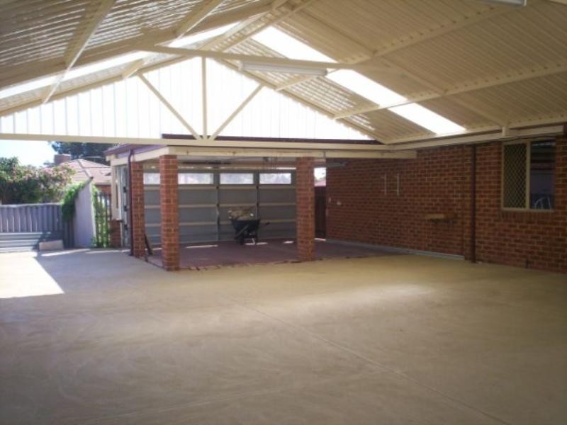 17 Barnfield Court, Seville Grove WA 6112