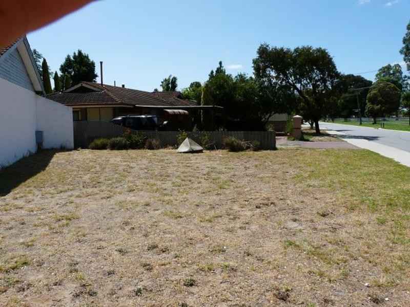 2 Tomah Road, Armadale WA 6112