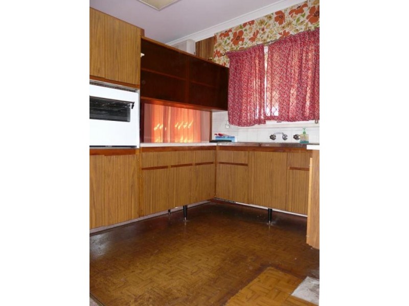 2 Tomah Road, Armadale WA 6112