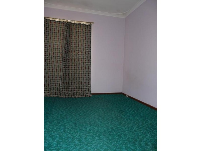 2 Tomah Road, Armadale WA 6112