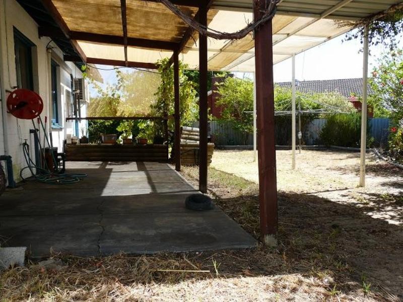 2 Tomah Road, Armadale WA 6112