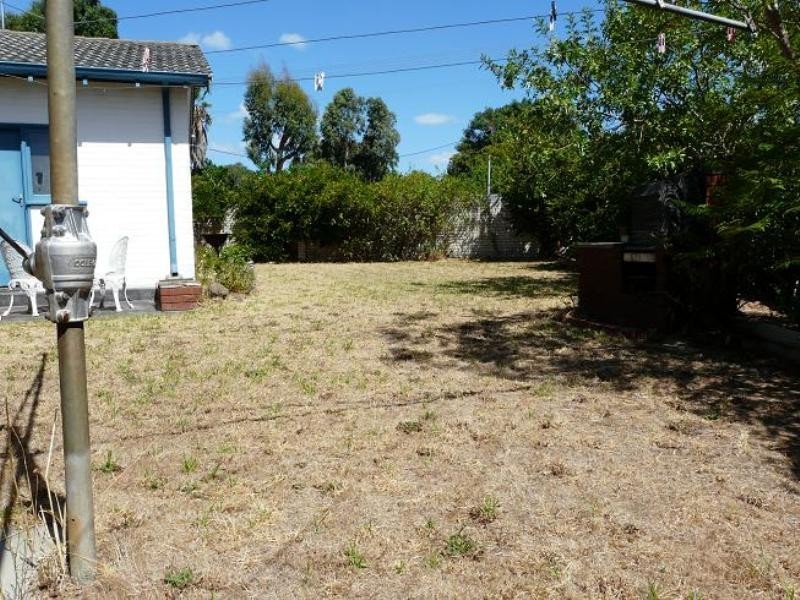 2 Tomah Road, Armadale WA 6112