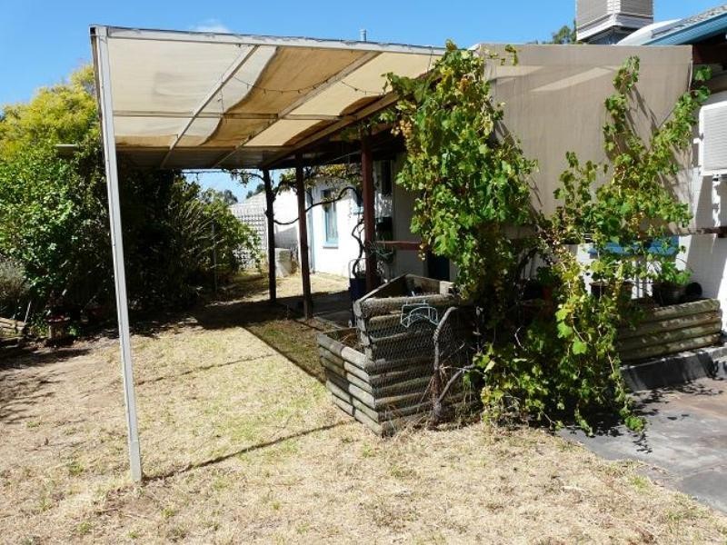 2 Tomah Road, Armadale WA 6112