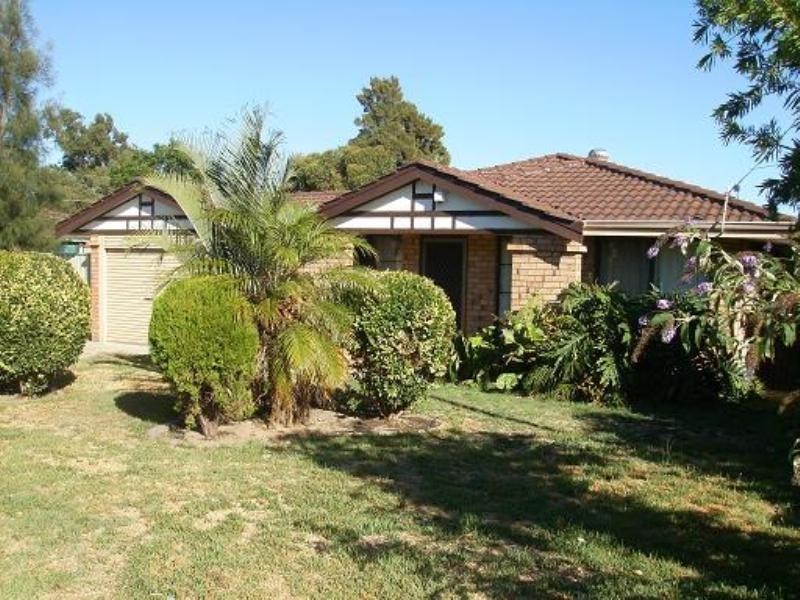 100 Lowanna Way, Armadale WA 6112