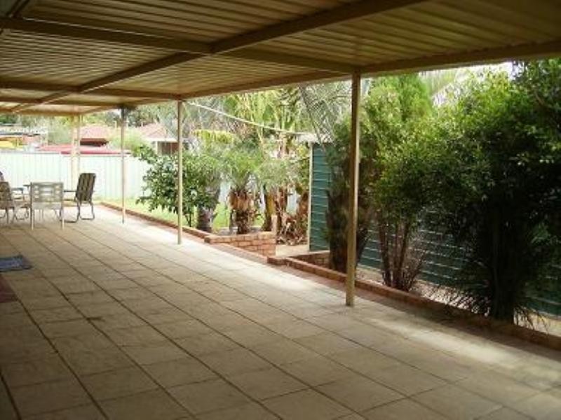 100 Lowanna Way, Armadale WA 6112