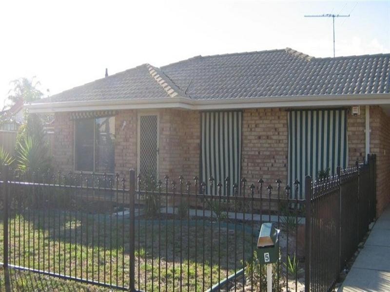 5 Piesse Place, Seville Grove WA 6112
