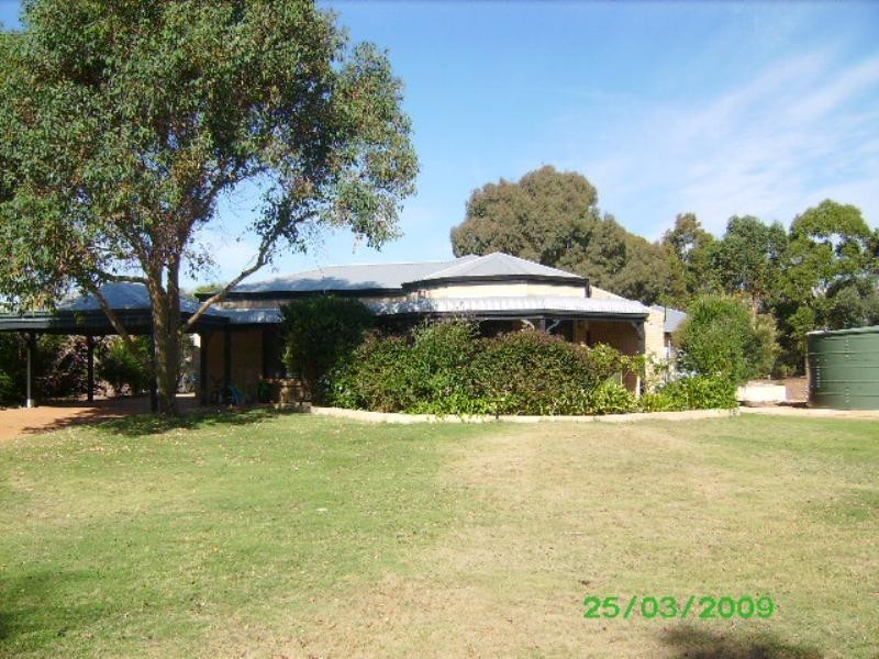 8 Wallengara Road, Bedfordale WA 6112