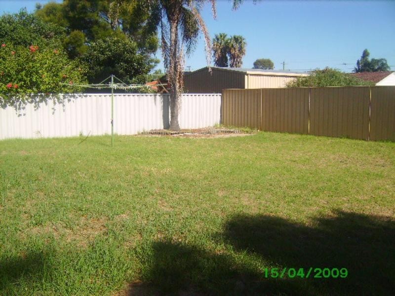 42 Poad Street, Seville Grove WA 6112