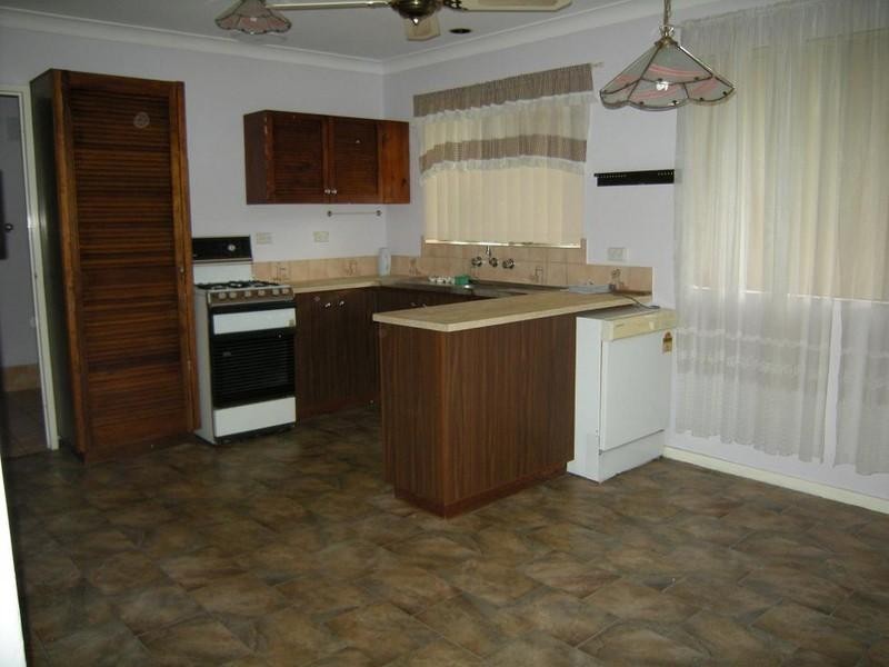 12 Junee Place, Armadale WA 6112