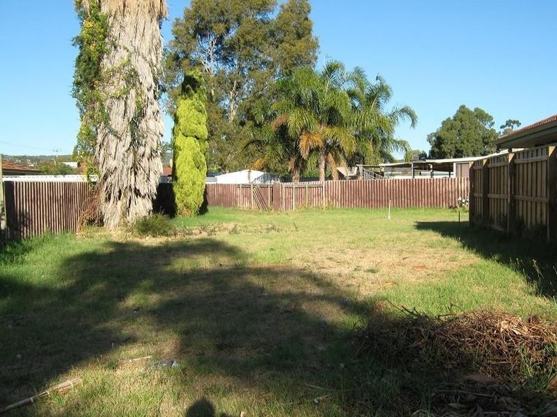 12A Junee Place, Armadale WA 6112