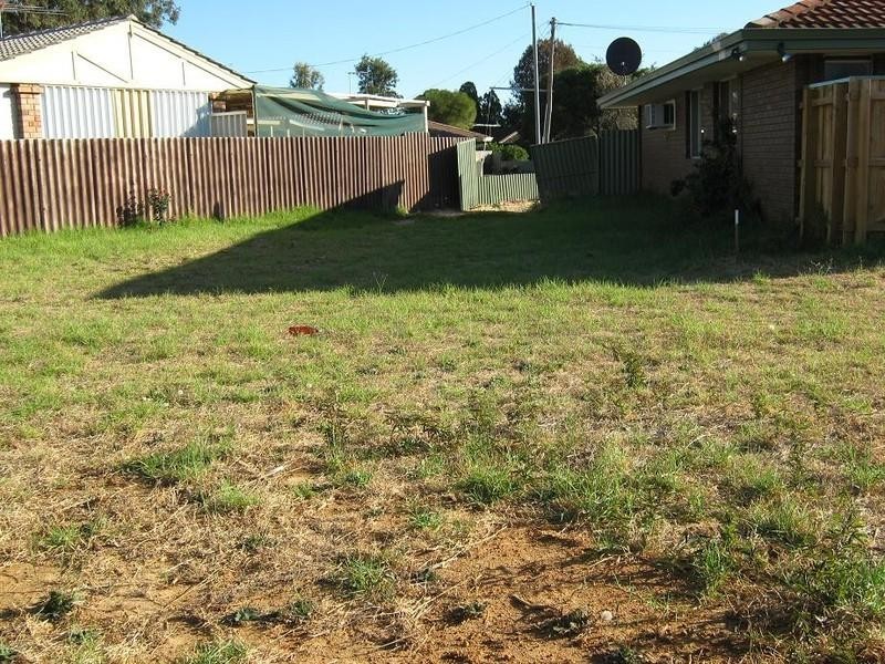 12A Junee Place, Armadale WA 6112