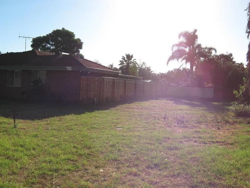 12A Junee Place, Armadale WA 6112