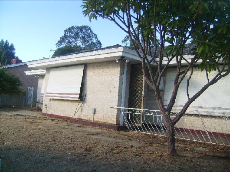 17 Connell Avenue, Kelmscott WA 6111