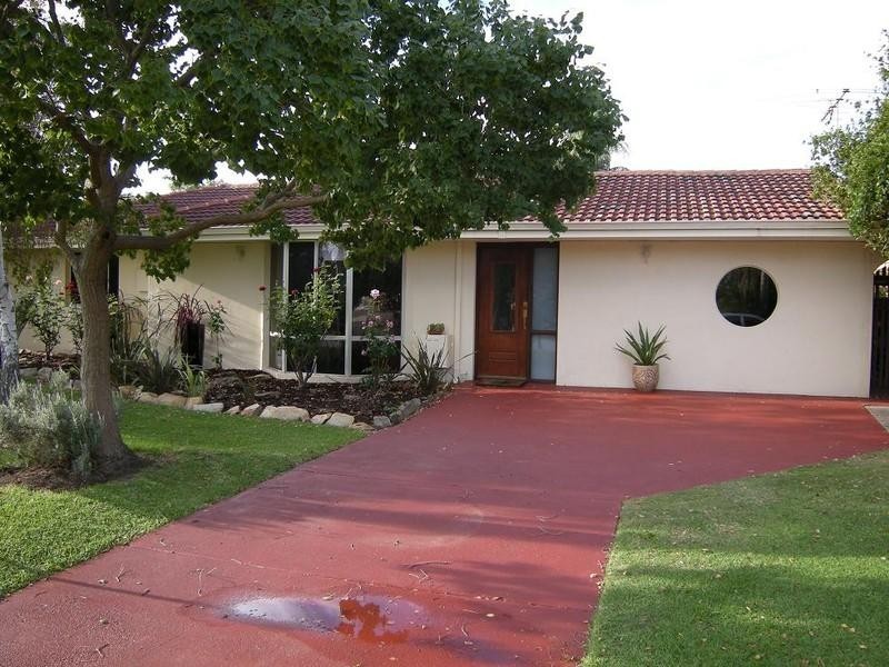 8 Junee Place, Armadale WA 6112