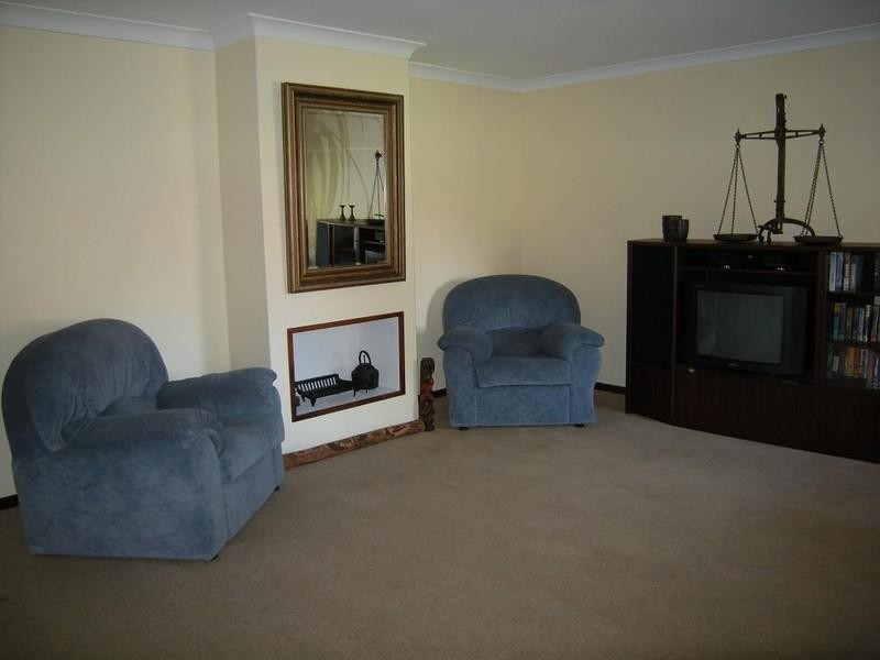 8 Junee Place, Armadale WA 6112