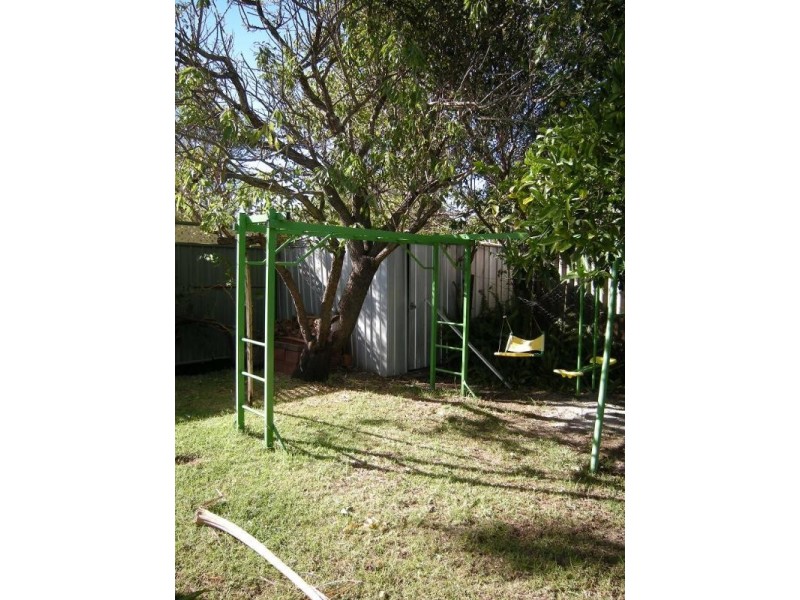 8 Junee Place, Armadale WA 6112