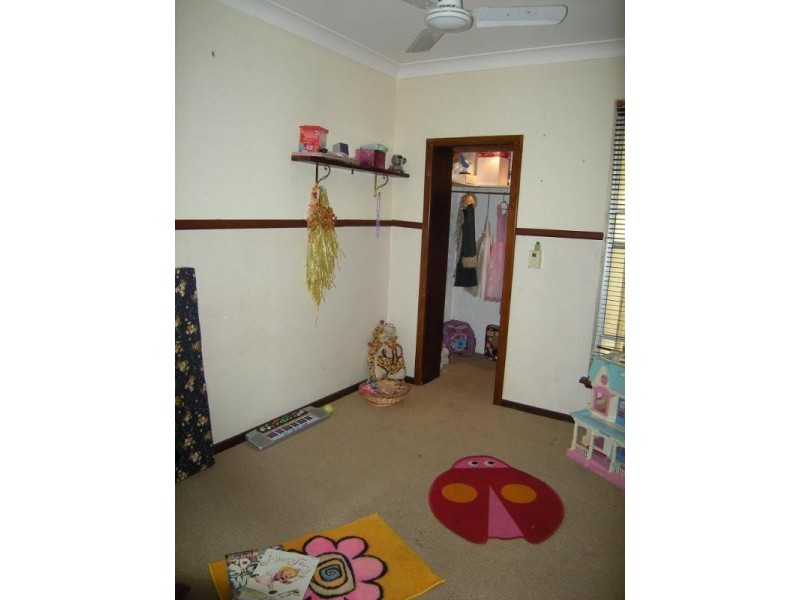 8 Junee Place, Armadale WA 6112
