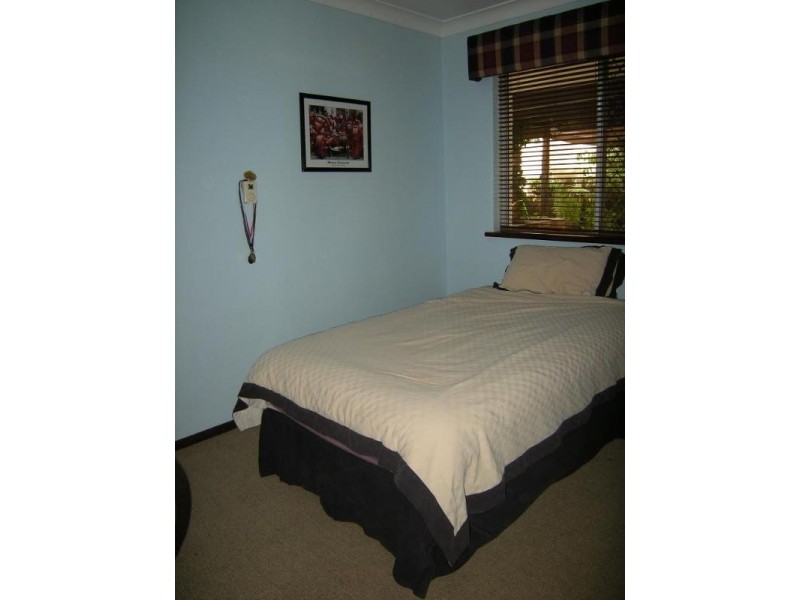 8 Junee Place, Armadale WA 6112