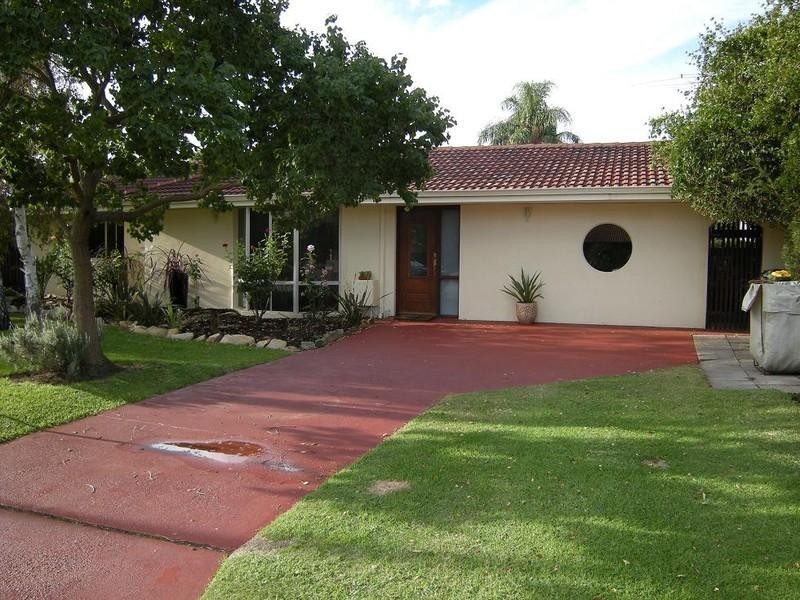 8 Junee Place, Armadale WA 6112