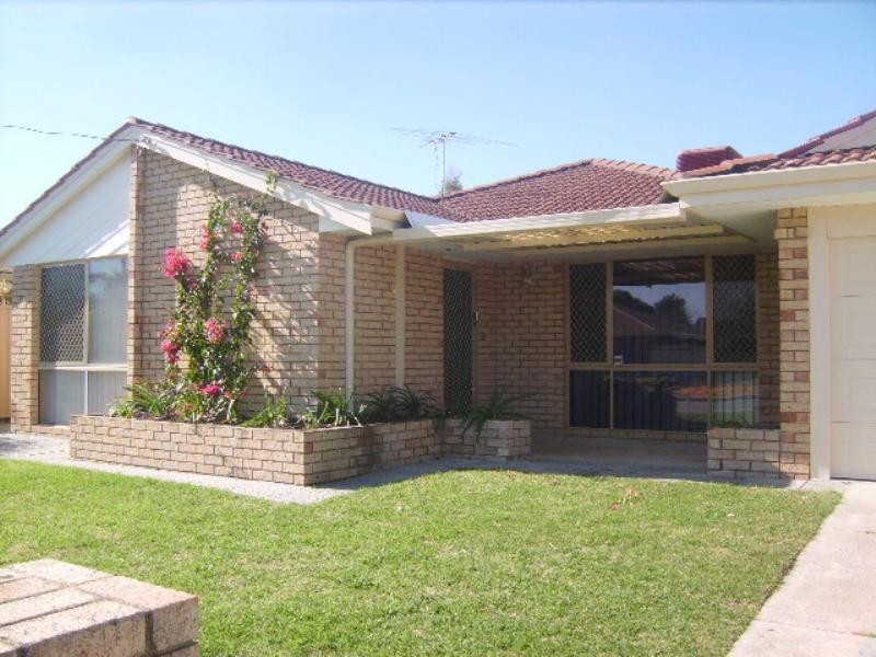 30 Chidzey Drive, Seville Grove WA 6112