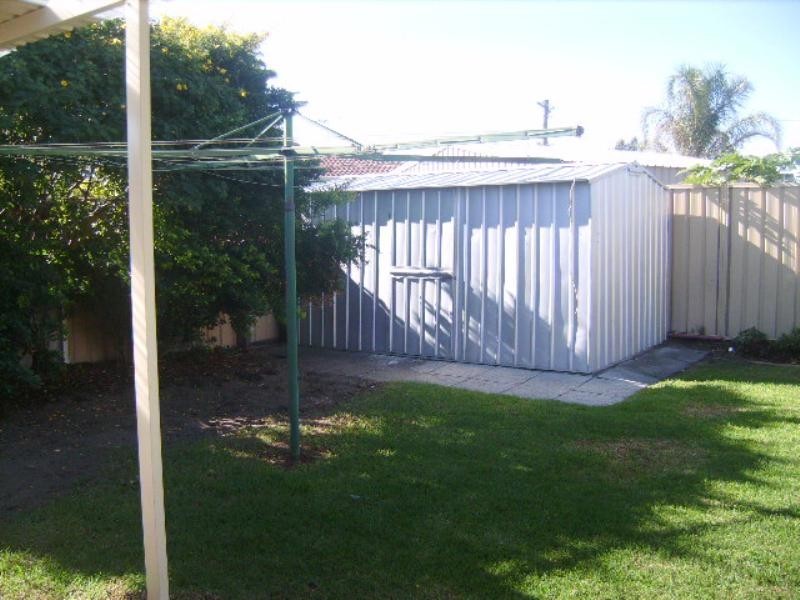 30 Chidzey Drive, Seville Grove WA 6112