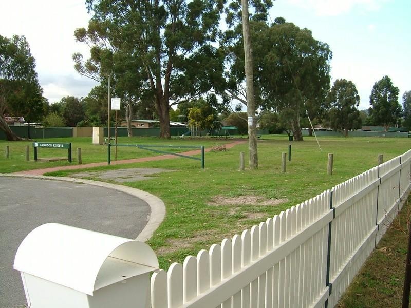 17 Abingdon Place, Kelmscott WA 6111