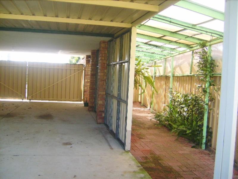 4 Denning Court, Seville Grove WA 6112