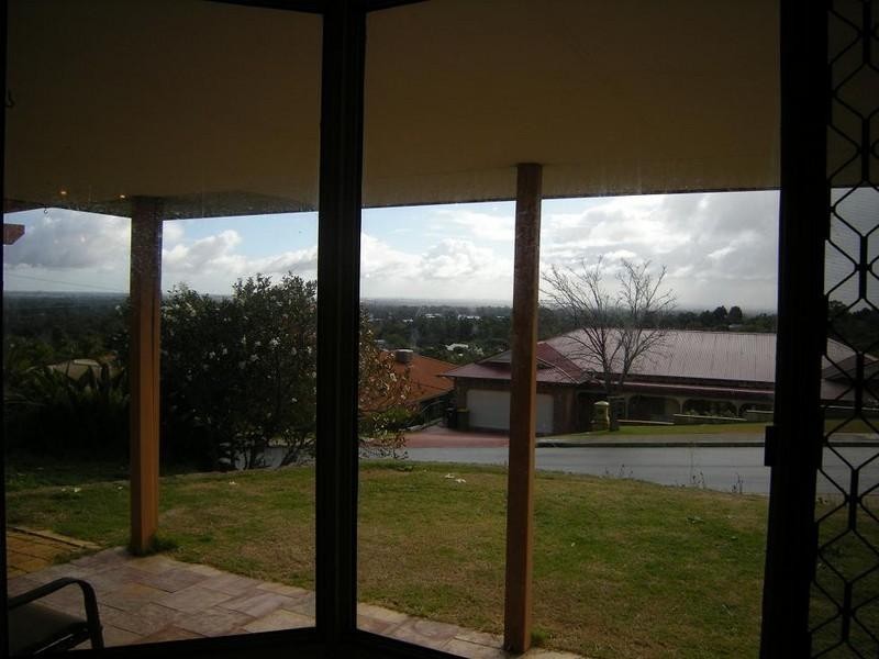 56 Henrietta Avenue, Mount Nasura WA 6112