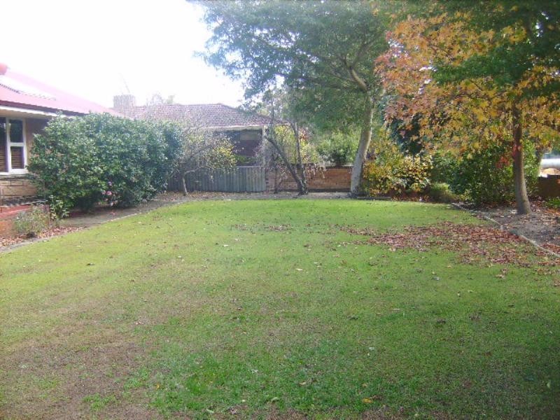 327 Eleventh Road, Brookdale WA 6112