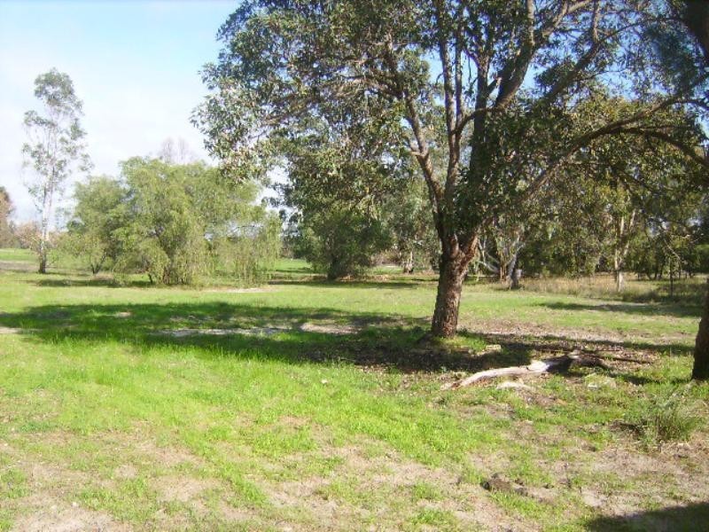 327 Eleventh Road, Brookdale WA 6112