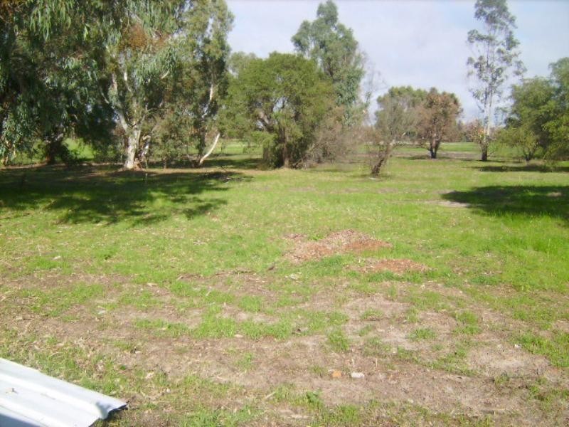 327 Eleventh Road, Brookdale WA 6112