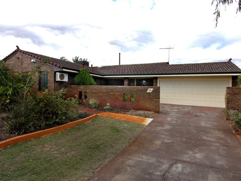 28 St Georges Avenue, Champion Lakes WA 6111