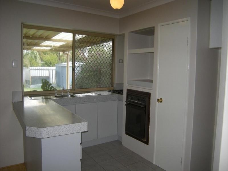 118 Strawberry Drive, Seville Grove WA 6112