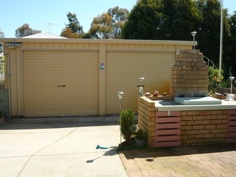 4 Honeyeater Retreat, Brookdale WA 6112