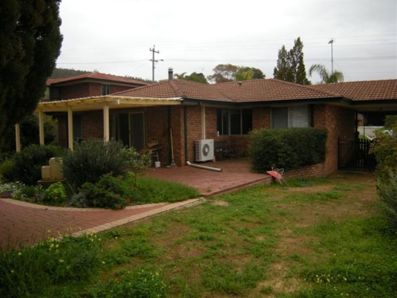 12 Melanda Street, Kelmscott WA 6111