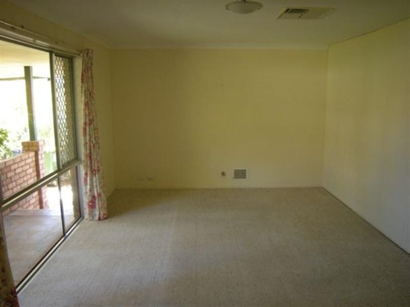 12 Melanda Street, Kelmscott WA 6111