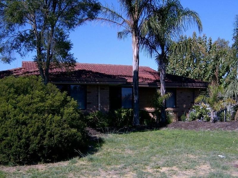 18 Gascoyne Drive, Gosnells WA 6110